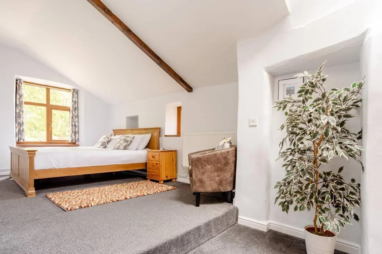 Delightful 2 Bed Flat In Old Mill-Private Garden Apartment Keighley 0*,  United Kingdom
