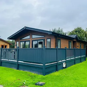 Blue Bell With Hot Tub Malton Holiday home