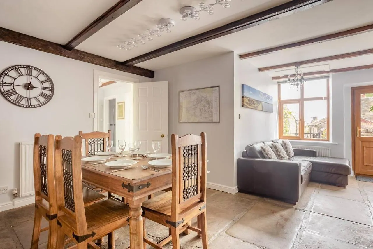 Delightful 2 Bed Flat In Old Mill-Private Garden Appartement Keighley