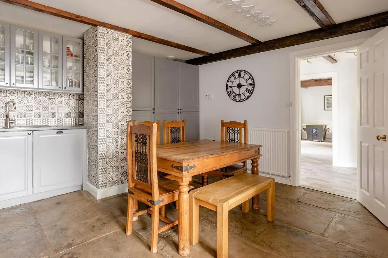 Delightful 2 Bed Flat In Old Mill-Private Garden Appartement Keighley