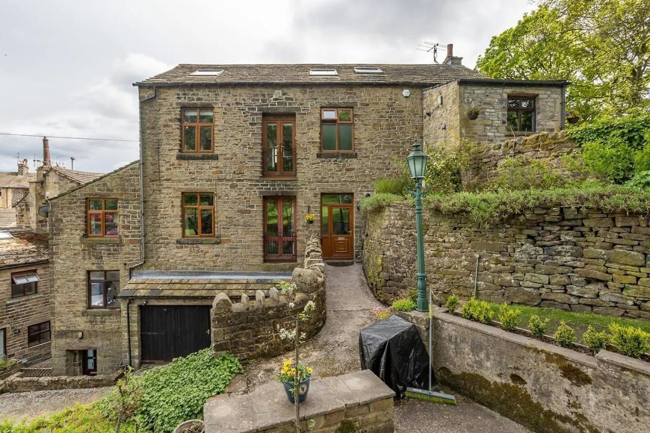 Delightful 2 Bed Flat In Old Mill-Private Garden Appartement Keighley 0*,