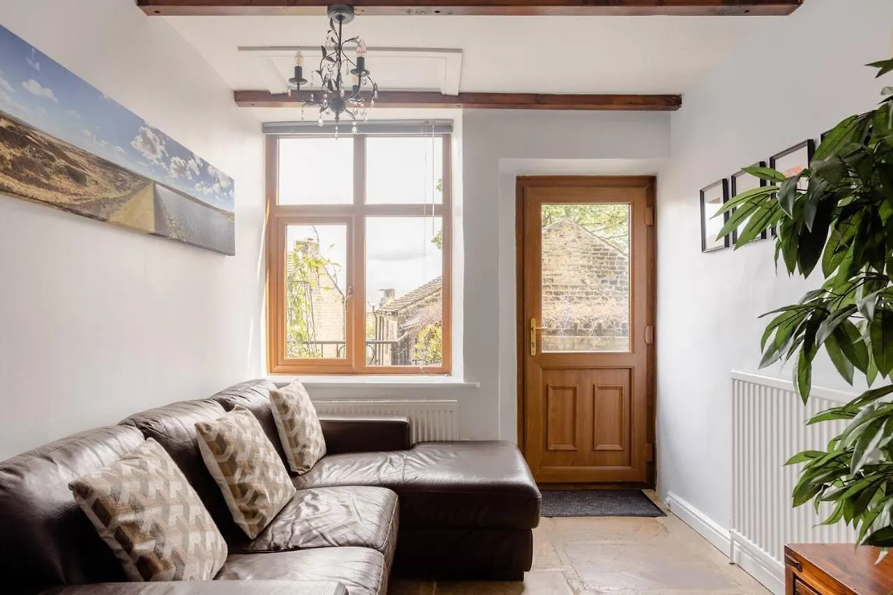 Delightful 2 Bed Flat In Old Mill-Private Garden Appartement Keighley