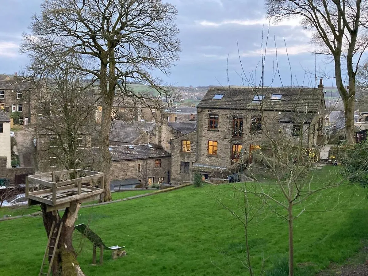 Delightful 2 Bed Flat In Old Mill-Private Garden Appartement Keighley