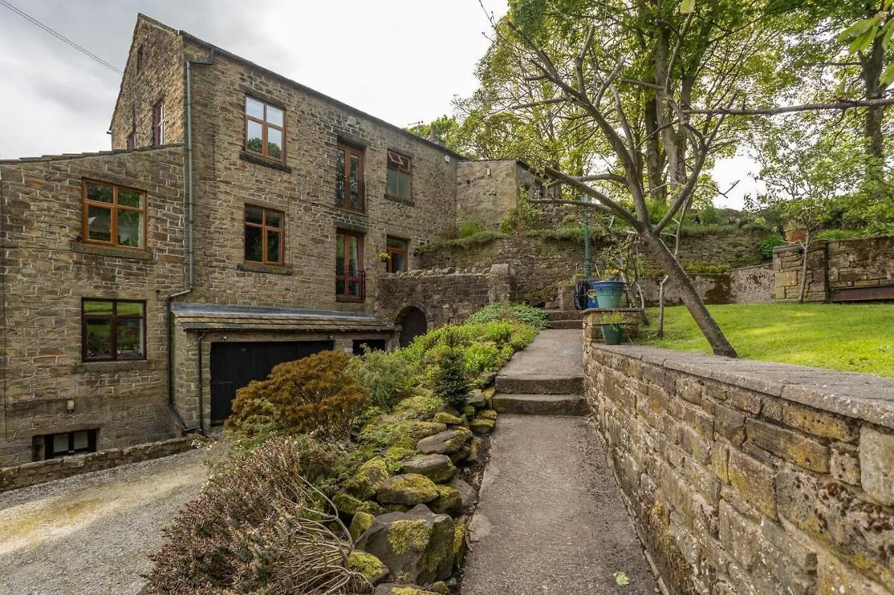 Delightful 2 Bed Flat In Old Mill-Private Garden Appartement Keighley